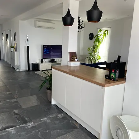 Villapetra ; Veliko Brdo * Makarska