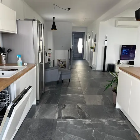 Villa Villapetra ; Veliko Brdo *