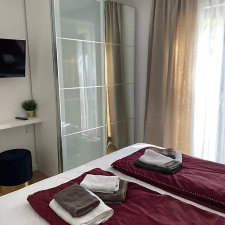 Villa Villapetra ; Veliko Brdo *